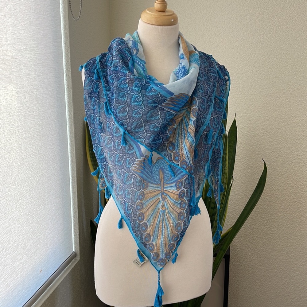 Subtle Luxury spun scarf / wrap